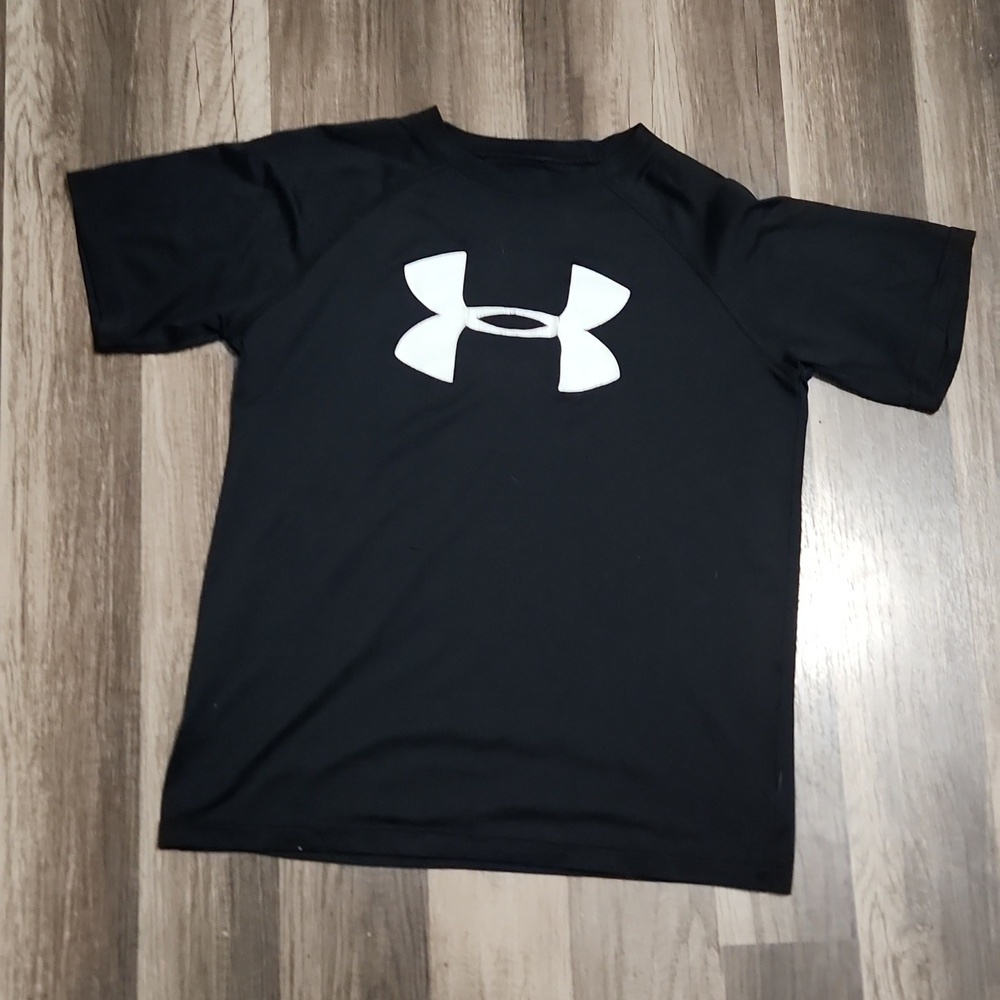 Under Armour Black and White  Logo T Shirt Size Youth Medium Short Sleeve